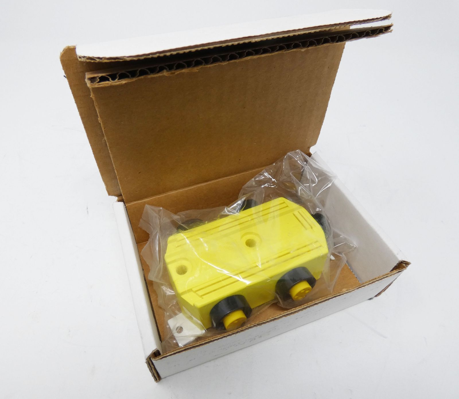 Bradharrison1300600065 MPIS Mini-Change 4-Junction 4 Pole Aux Power -unu