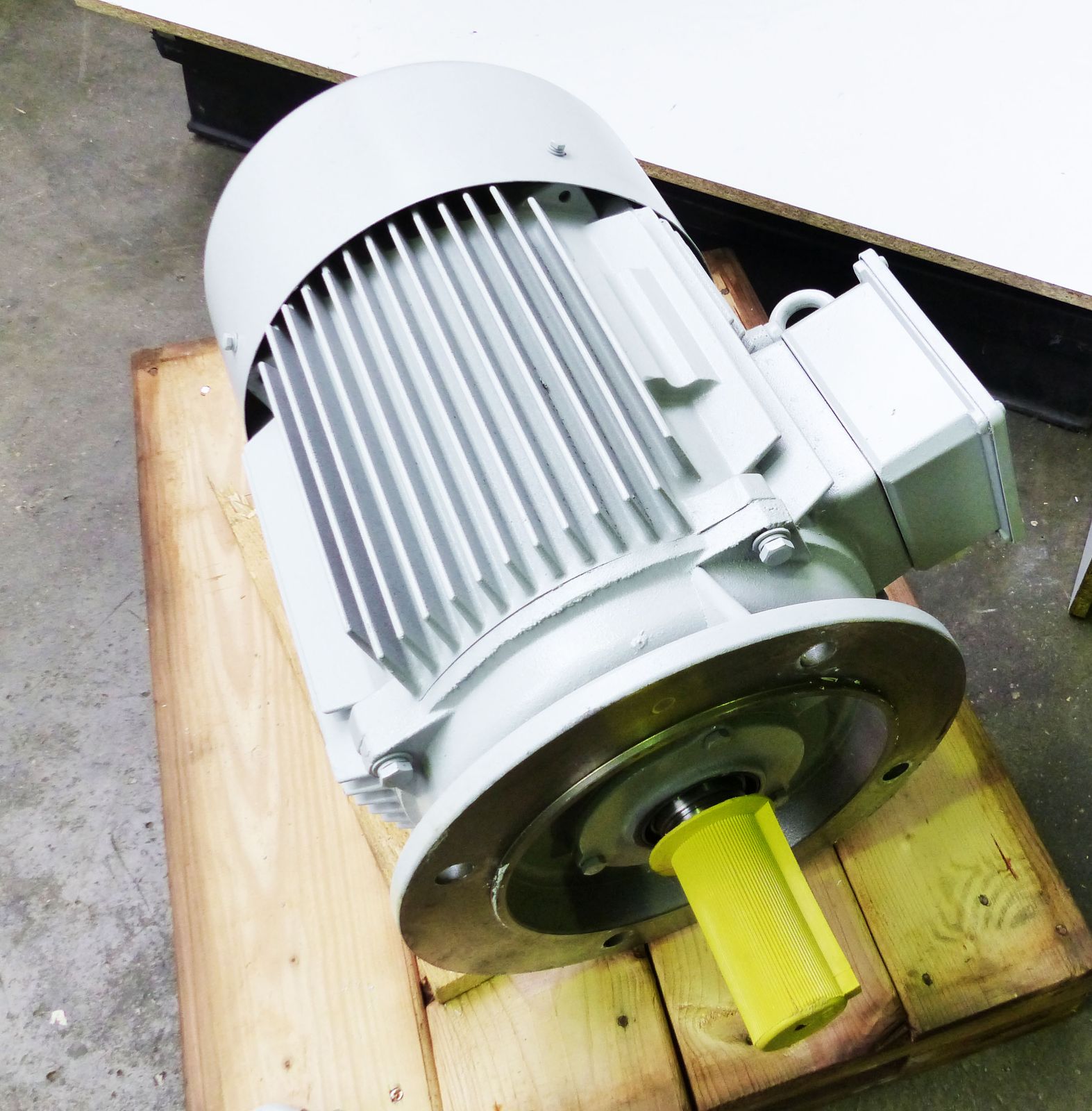 FCM 180M-4/PHE